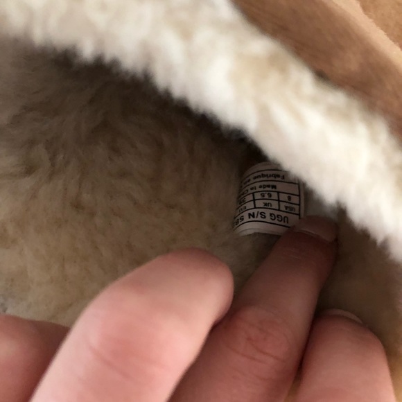 CLASSIC SHORT TAN UGG BOOTS - Picture 6 of 7